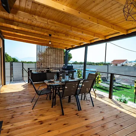 House Red Earth - Kastel Stafilic *