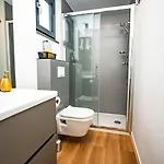 Red Eirth Kastel Stafilic * Kaštela
